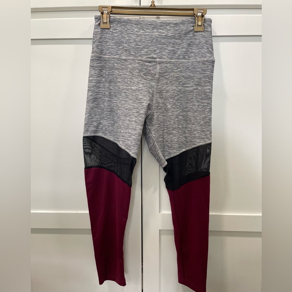 PINK Victoria’s Secret ultimate leggings.
